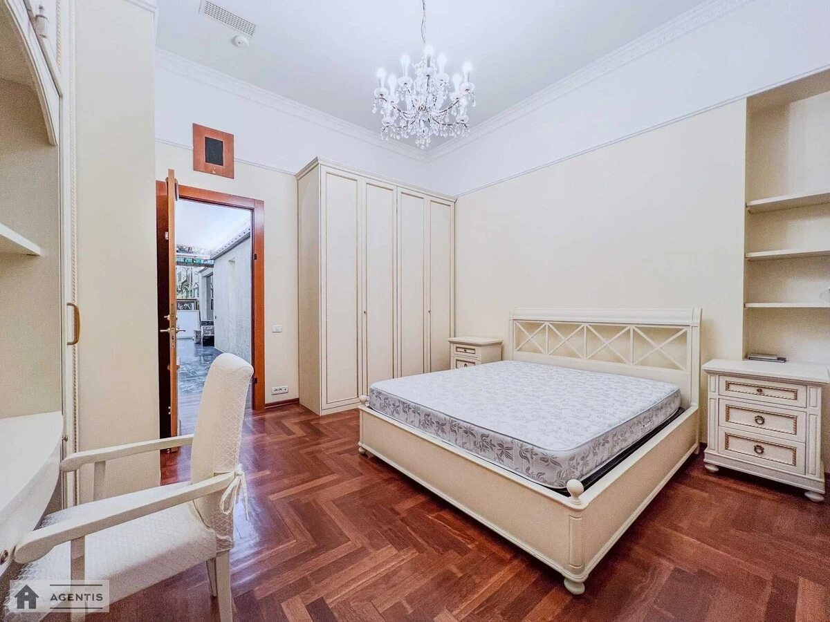 Apartment for rent. 4 rooms, 240 m², 2nd floor/6 floors. 41, Reytarska 41, Kyiv. 