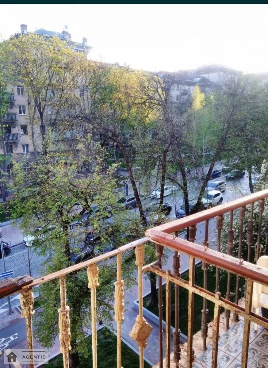 Сдам квартиру. 2 rooms, 60 m², 4th floor/7 floors. Прорезная, Киев. 