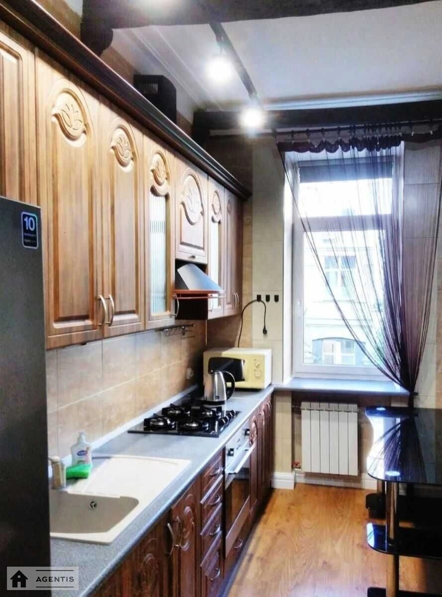 Apartment for rent. 2 rooms, 60 m², 4th floor/7 floors. Prorizna, Kyiv. 