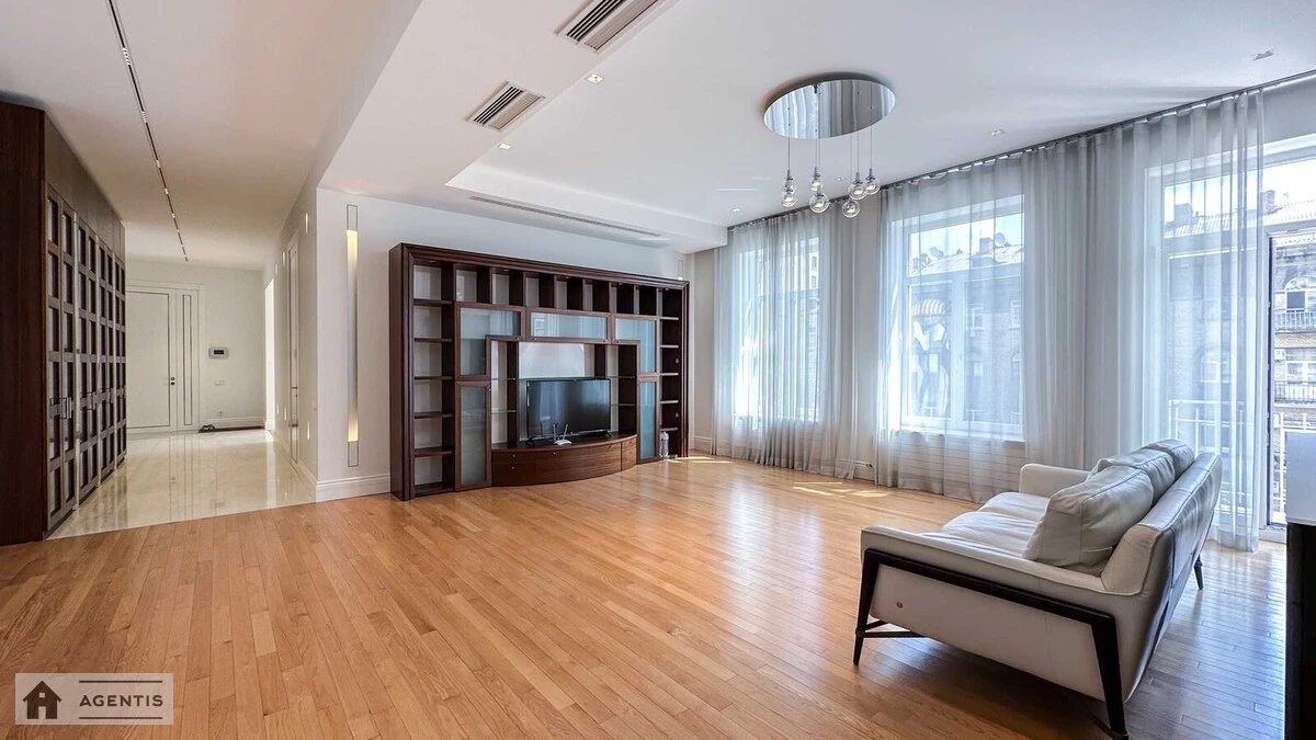 Apartment for rent. 5 rooms, 210 m², 3rd floor/4 floors. 14, Antonovycha vul. Horkoho, Kyiv. 