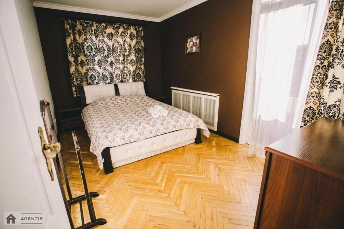 Apartment for rent. 3 rooms, 90 m², 5th floor/8 floors. 2, Myhaylivska 2, Kyiv. 