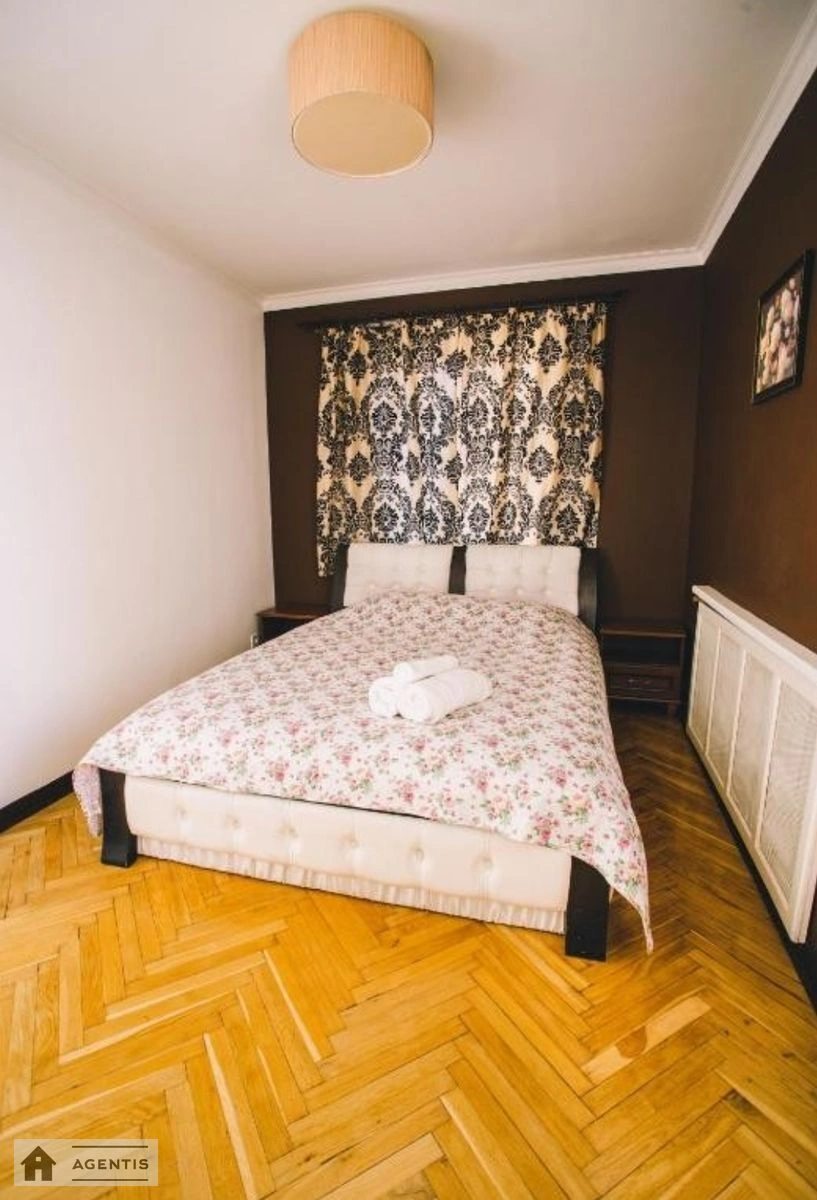 Сдам квартиру. 3 rooms, 90 m², 5th floor/8 floors. 2, Михайловская 2, Киев. 