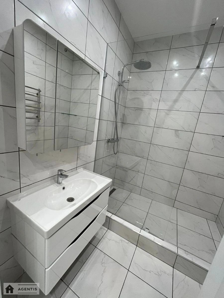 Apartment for rent. 1 room, 52 m², 15 floor/16 floors. 15, Andriya Verkhohlyada vul. Mykhayla Drahomirova, Kyiv. 