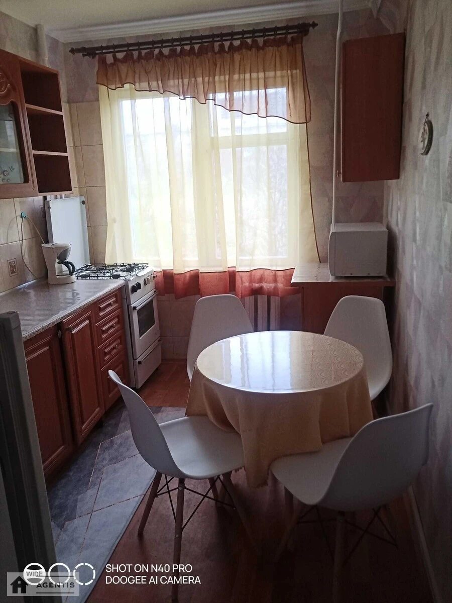 Apartment for rent. 3 rooms, 60 m², 3rd floor/5 floors. 12, Kaunaska 12, Kyiv. 