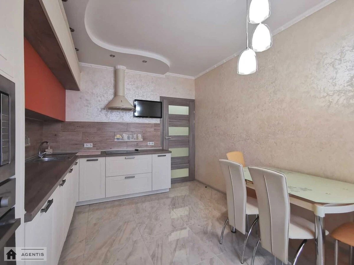 Apartment for rent. 2 rooms, 70 m², 9th floor/25 floors. Chornovola , Brovary. 