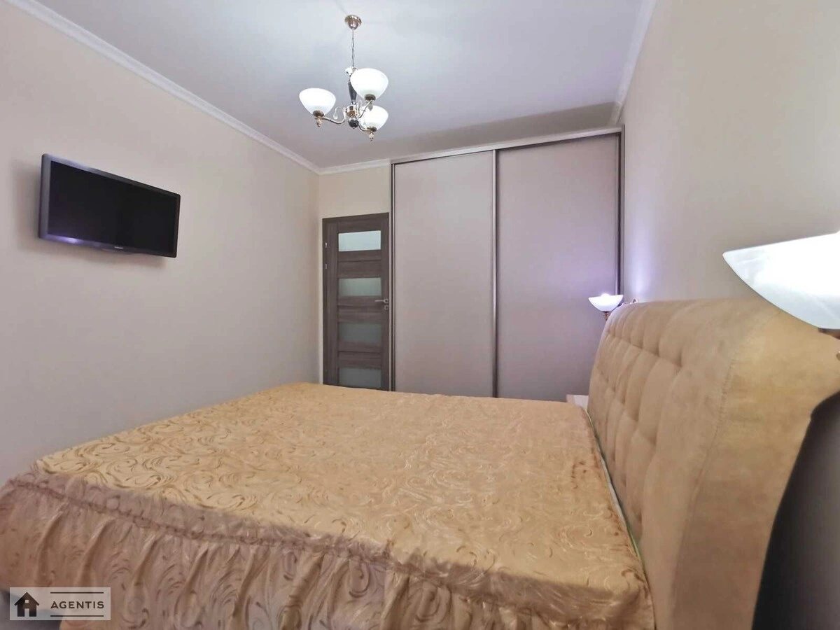 Apartment for rent. 2 rooms, 70 m², 9th floor/25 floors. Chornovola , Brovary. 