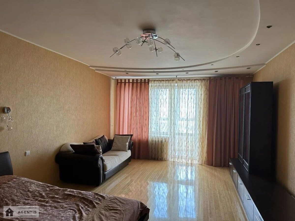 Apartment for rent. 3 rooms, 173 m², 19 floor/28 floors. 28, Panasa Myrnoho vul., Kyiv. 