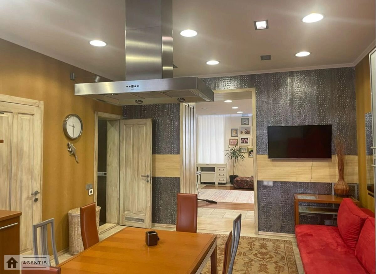 Сдам квартиру. 3 rooms, 110 m², 2nd floor/4 floors. 35, Богдана Хмельницького вул., Киев. 