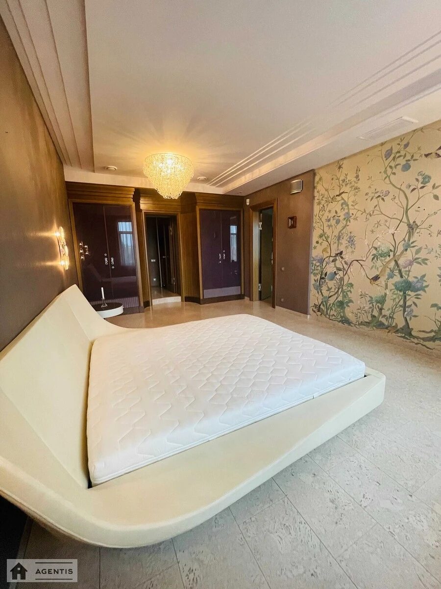 Apartment for rent. 3 rooms, 182 m², 6th floor/13 floors. Hreschatyk, Kyiv. 