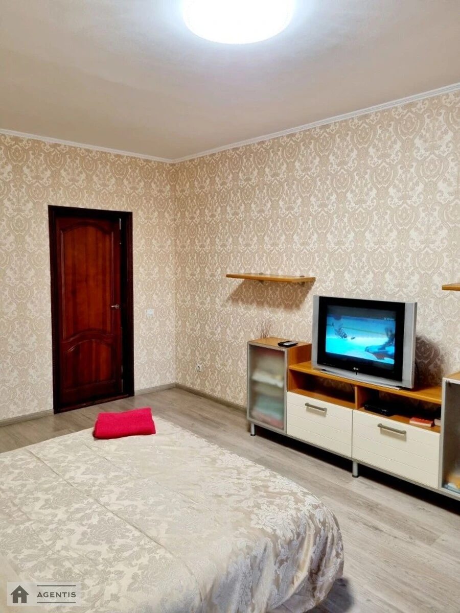 Apartment for rent. 1 room, 45 m², 3rd floor/18 floors. 58, Kharkivske 58, Kyiv. 