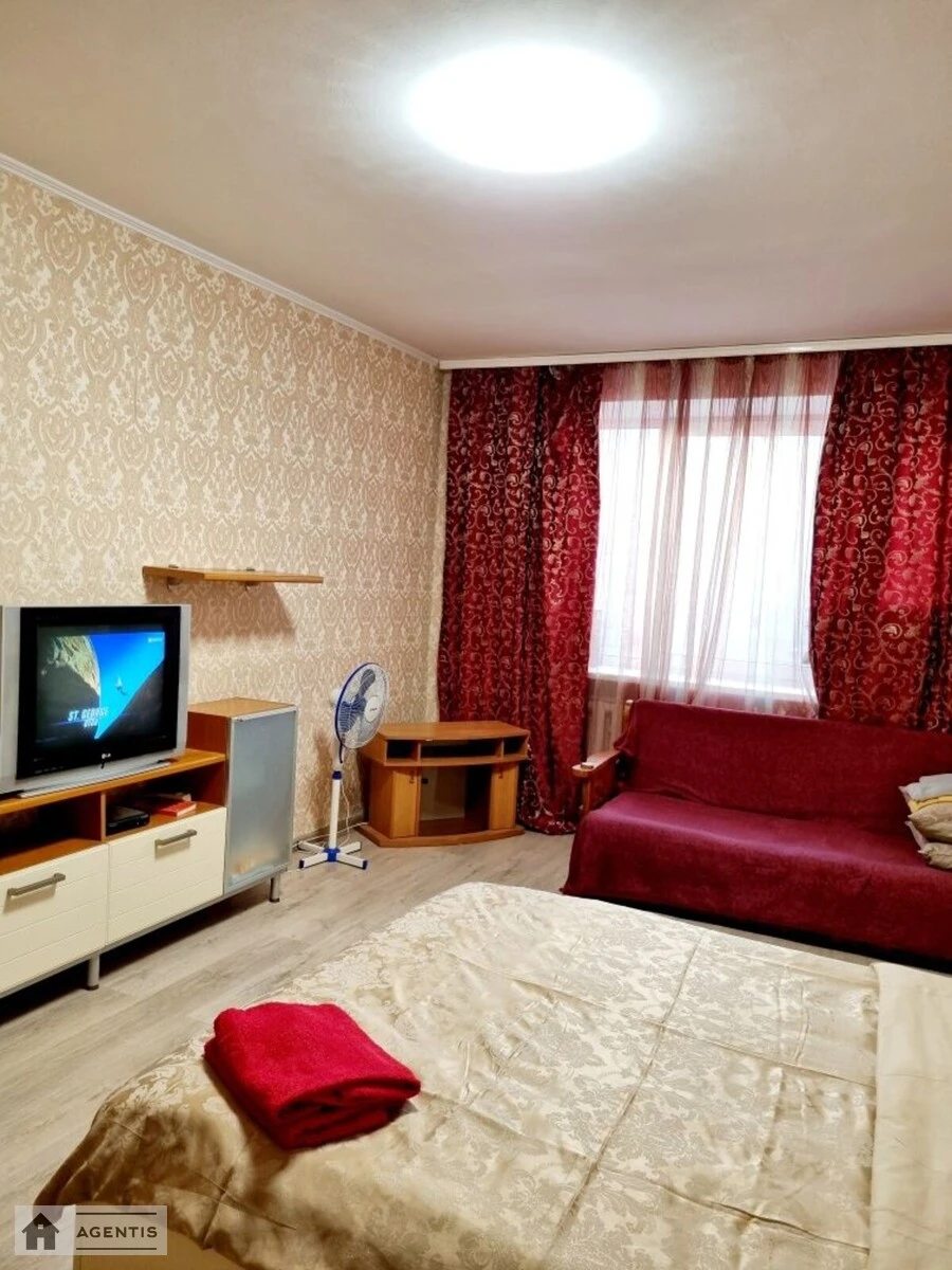Apartment for rent. 1 room, 45 m², 3rd floor/18 floors. 58, Kharkivske 58, Kyiv. 