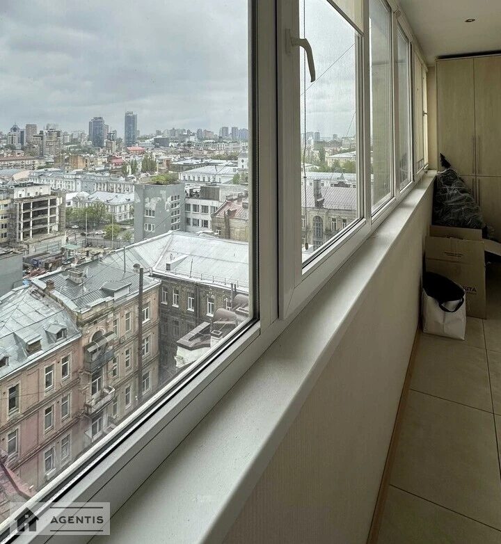 Apartment for rent. 3 rooms, 128 m², 11 floor/12 floors. 51, Volodymyrska 51, Kyiv. 