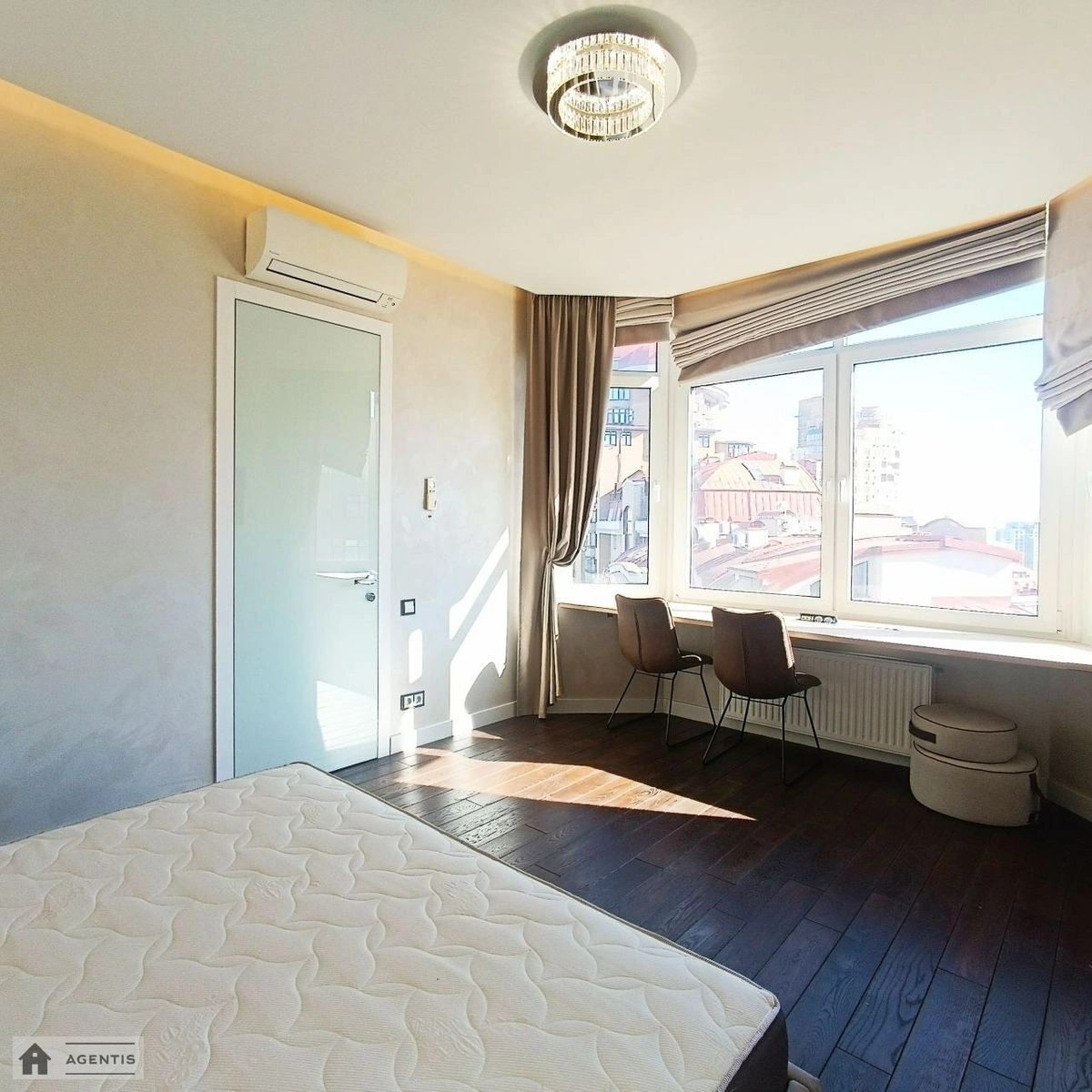 Сдам квартиру. 2 rooms, 54 m², 16 floor/23 floors. 34, Євгена Коновальця вул. (Щорса), Киев. 
