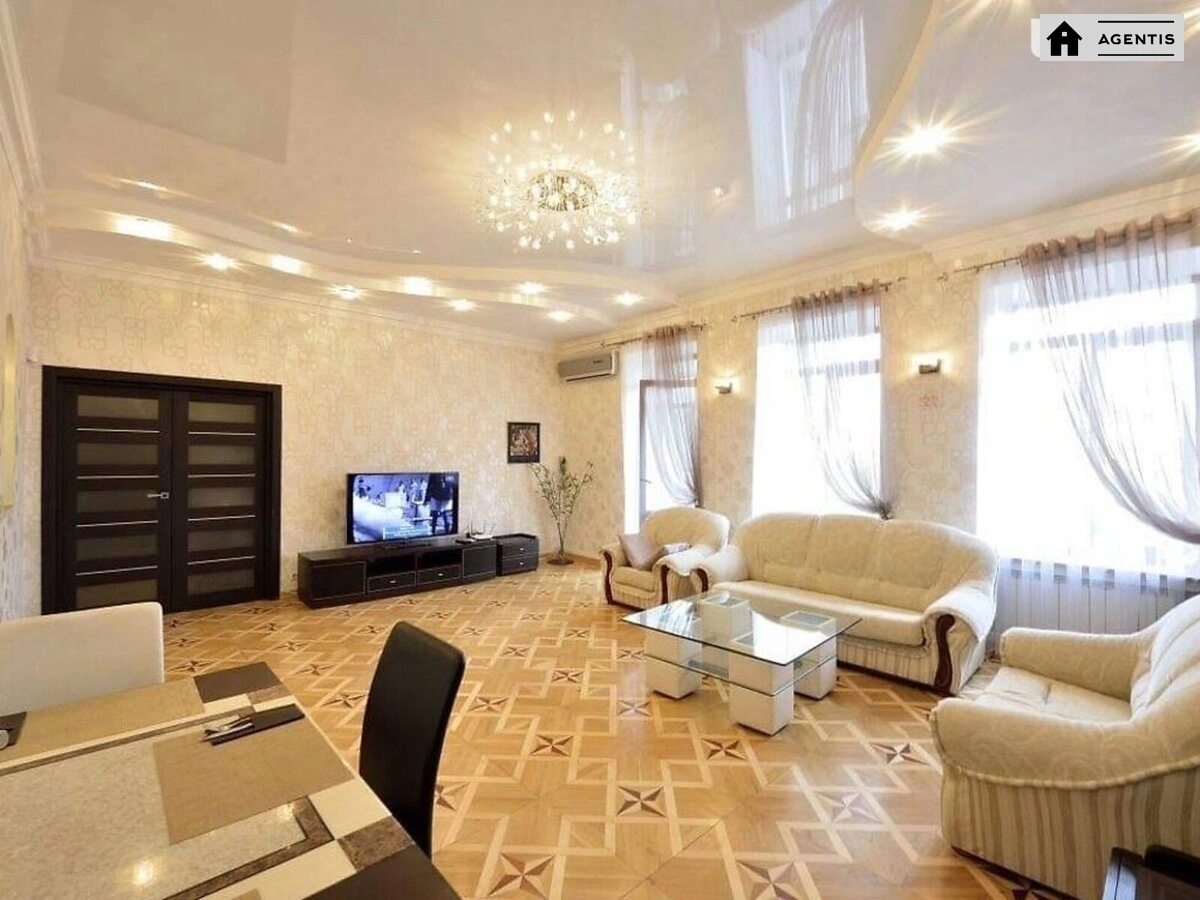 Сдам квартиру. 3 rooms, 84 m², 3rd floor/4 floors. 25, Софийская 25, Киев. 
