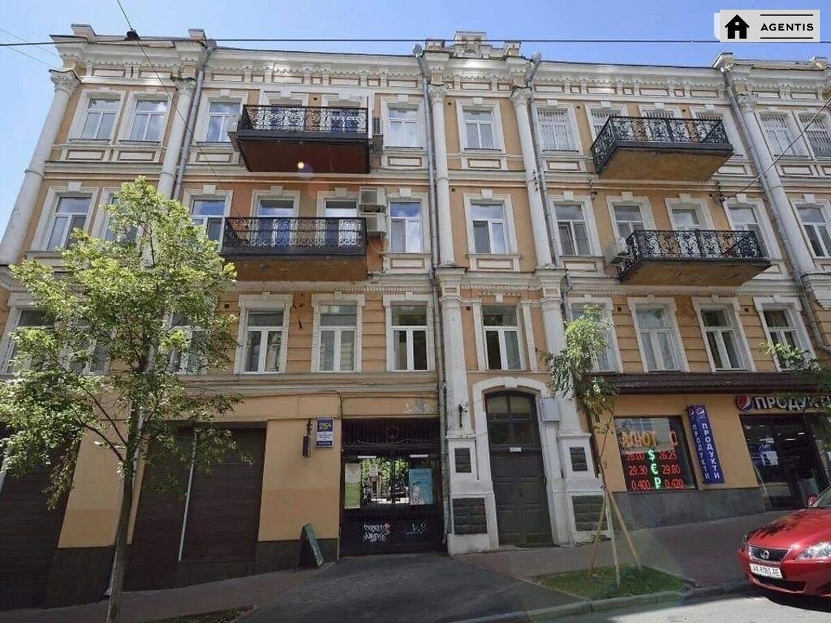 Apartment for rent. 3 rooms, 84 m², 3rd floor/4 floors. 25, Sofijivska 25, Kyiv. 