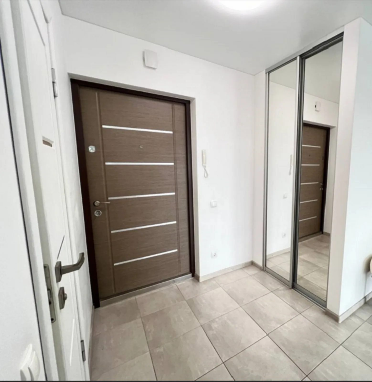Apartments for sale. 1 room, 375 m², 5th floor/10 floors. Pidvolochyske shose vul., Ternopil. 