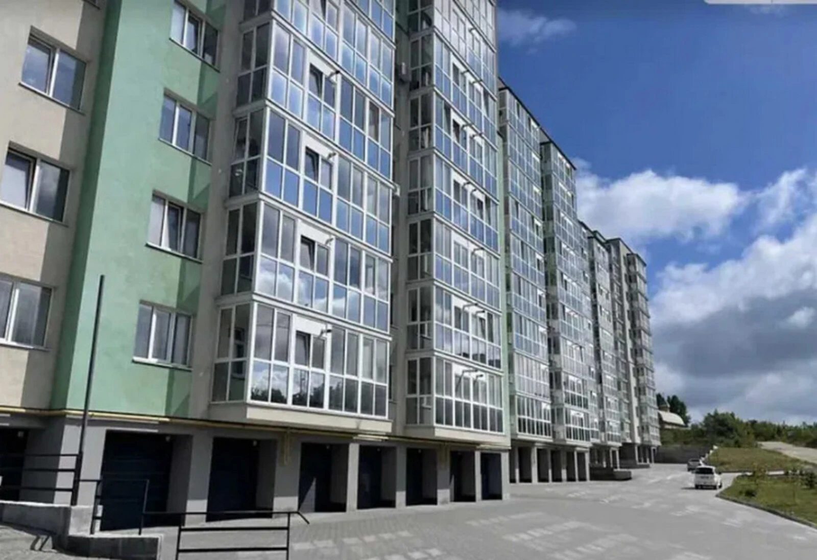 Apartments for sale. 3 rooms, 93 m², 2nd floor/10 floors. Severnyy, Ternopil. 