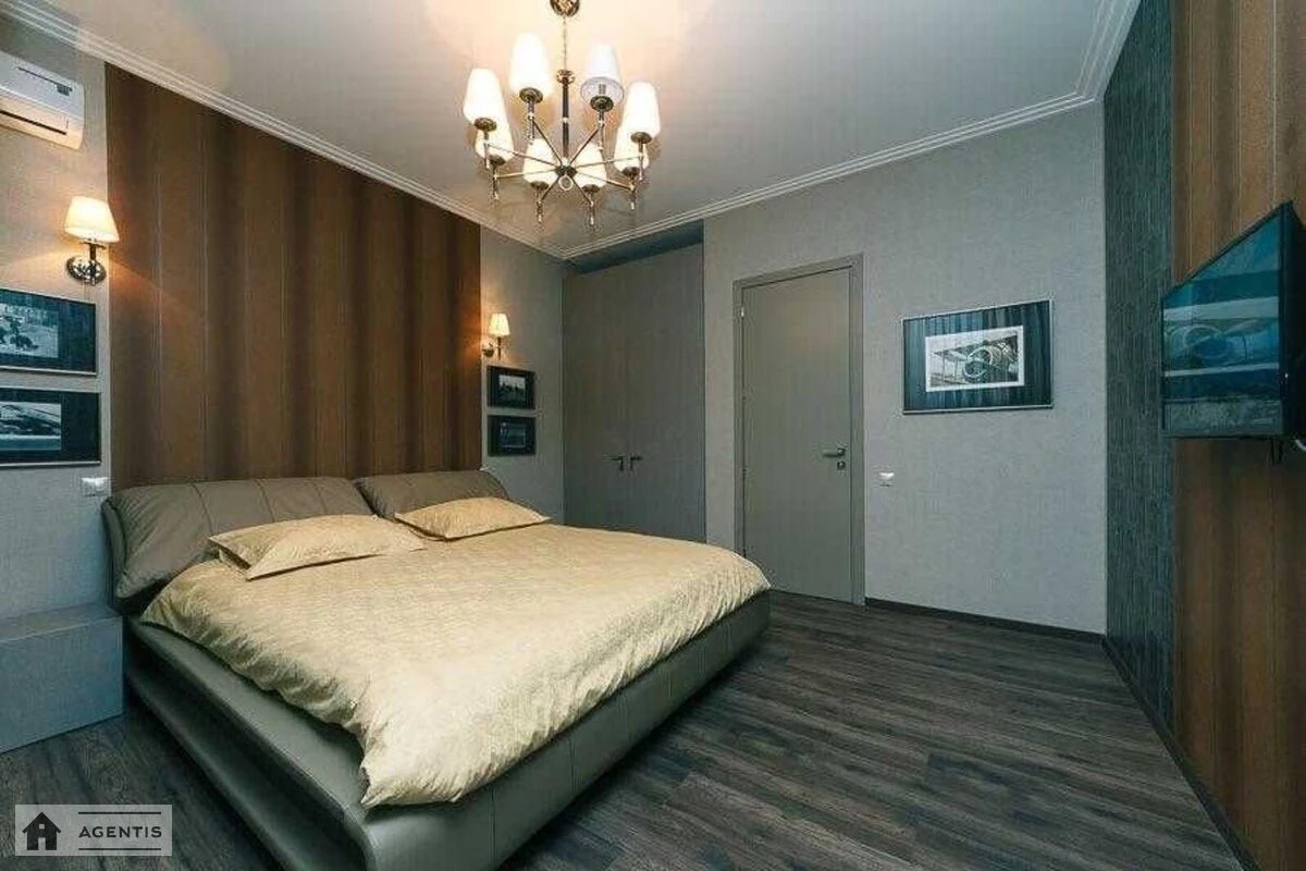 Сдам квартиру. 3 rooms, 103 m², 4th floor/25 floors. 7, Леси Украинки 7, Киев. 