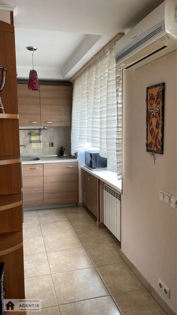 Apartment for rent. 3 rooms, 65 m², 5th floor/9 floors. Dniprovskyy rayon, Kyiv. 