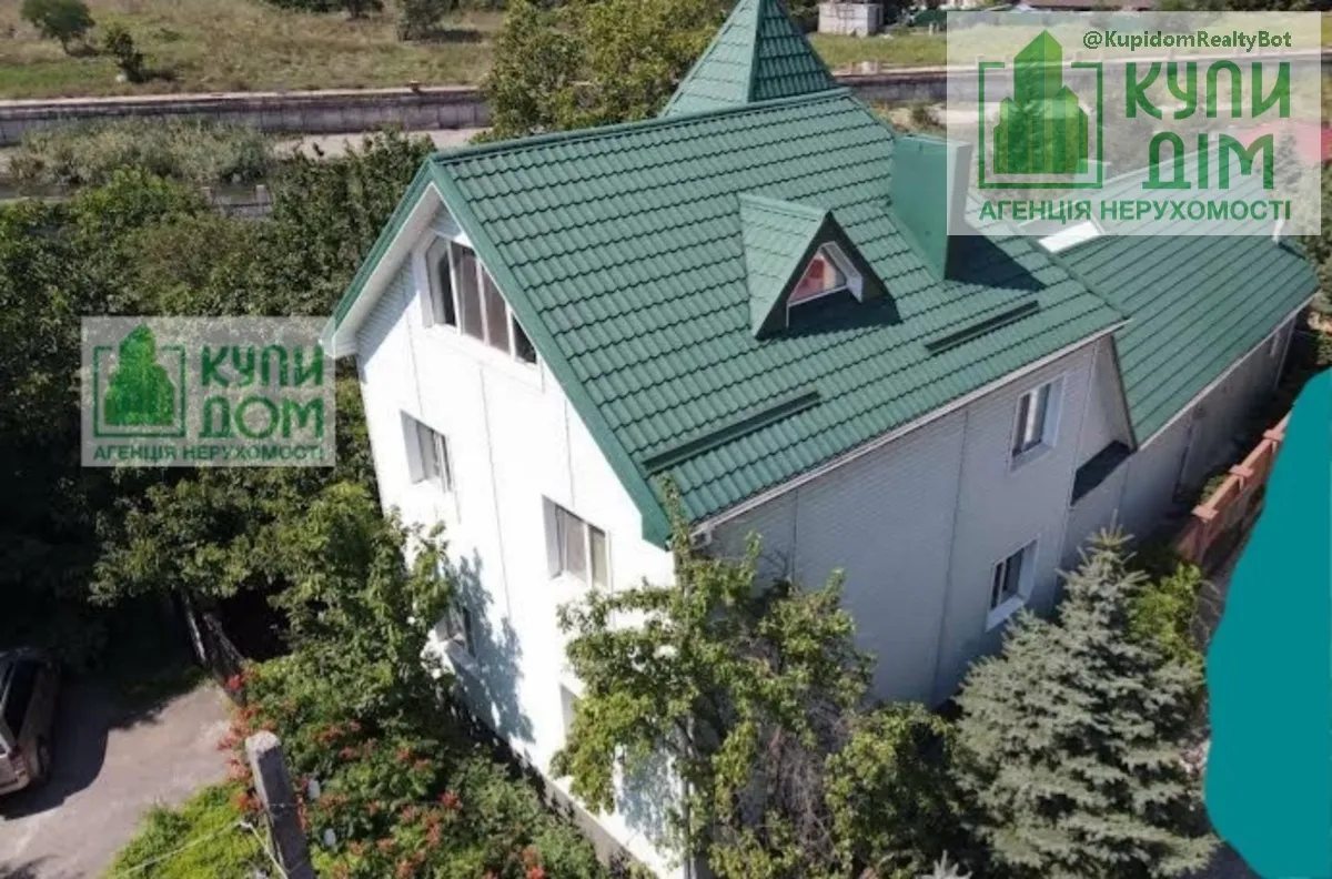 House for sale. 382 m², 3 floors. Vodostochnyy pereulok, Kropyvnytskyy. 