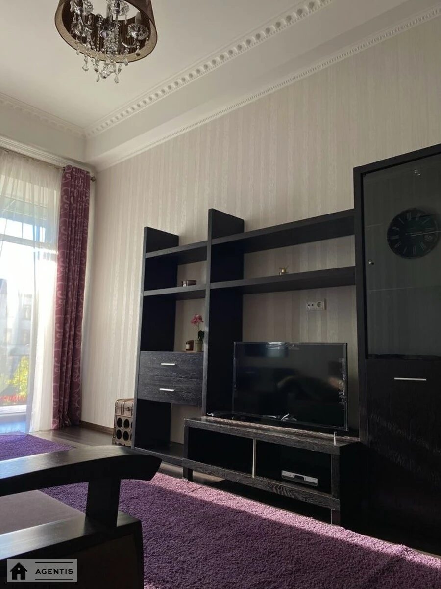 Сдам квартиру 1 комната, 41 m², 2 эт./5 этажей. Назарівська вул. (Бориса Вєтрова), Киев. 