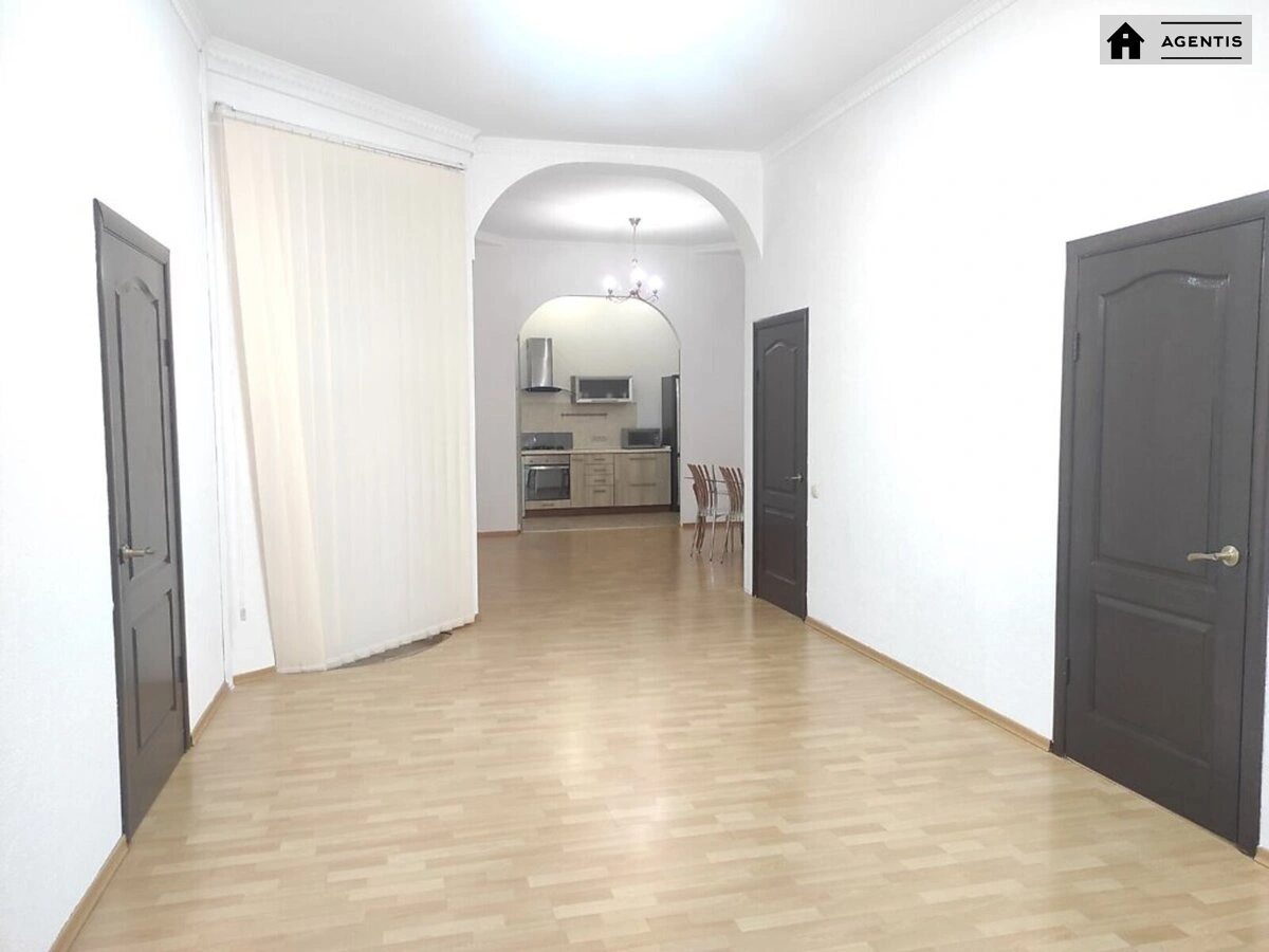 Apartment for rent. 3 rooms, 140 m², 3rd floor/5 floors. 34, Shota Rustaveli vul., Kyiv. 