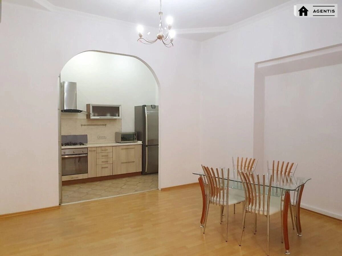 Apartment for rent. 3 rooms, 140 m², 3rd floor/5 floors. 34, Shota Rustaveli vul., Kyiv. 