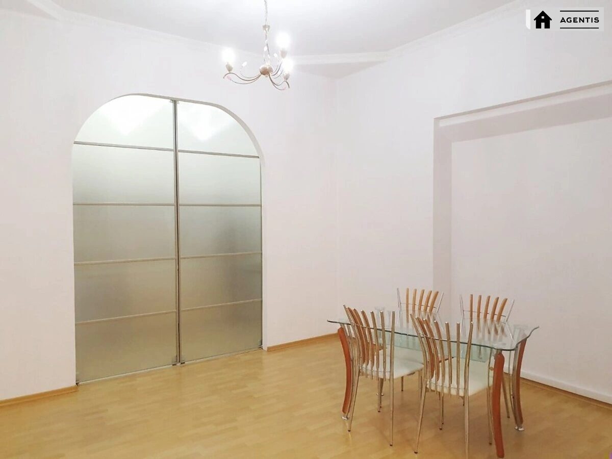 Apartment for rent. 3 rooms, 140 m², 3rd floor/5 floors. 34, Shota Rustaveli vul., Kyiv. 