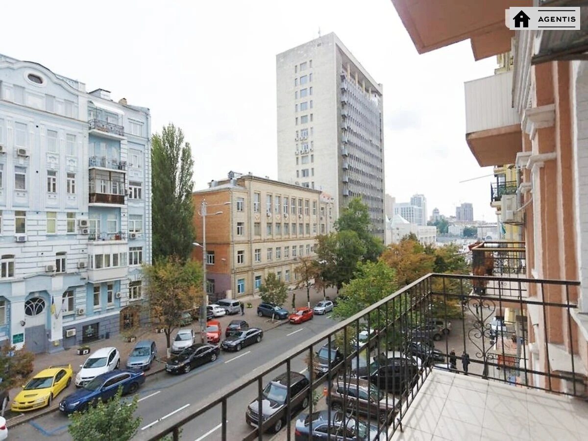 Apartment for rent. 3 rooms, 140 m², 3rd floor/5 floors. 34, Shota Rustaveli vul., Kyiv. 