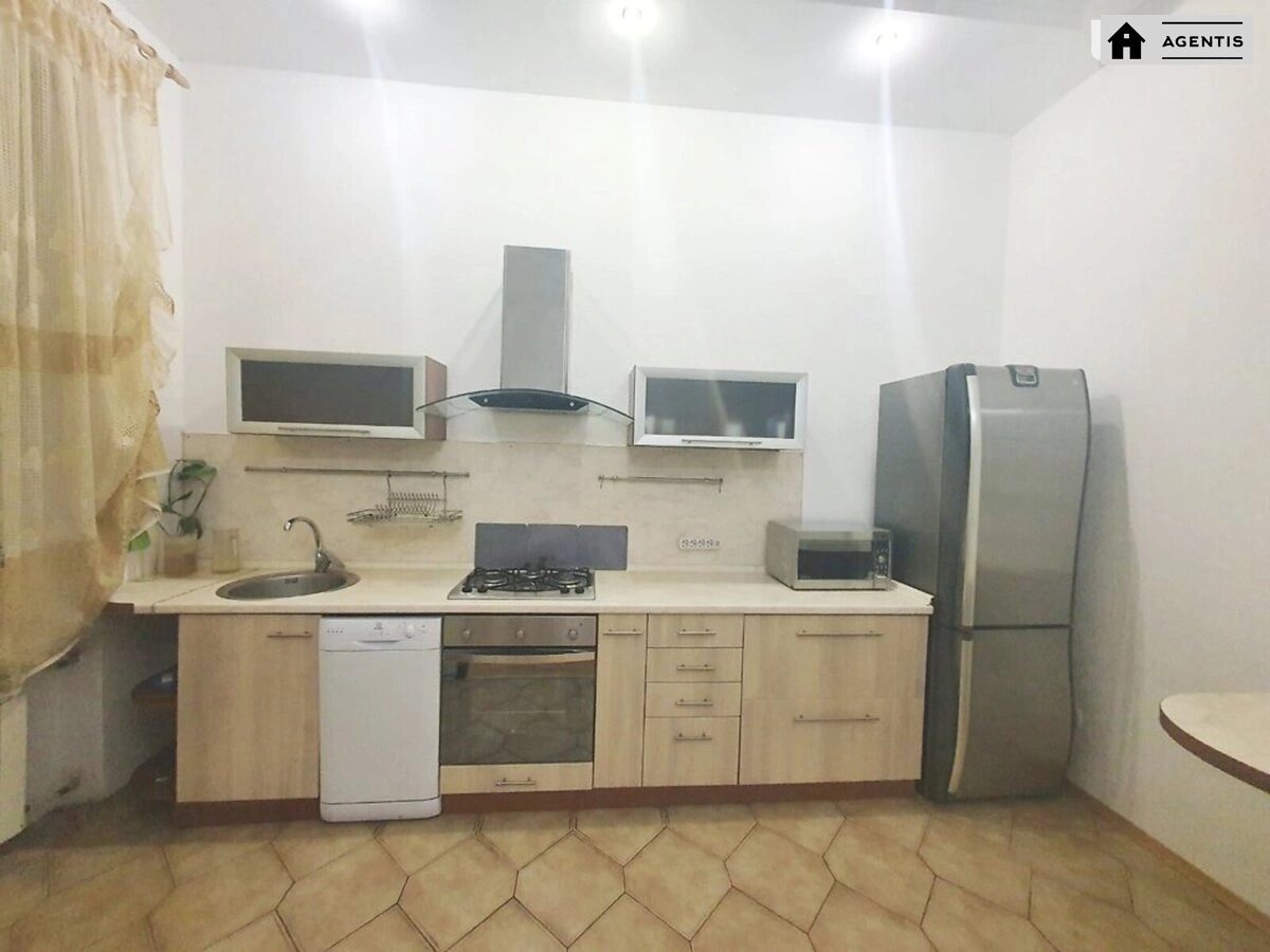 Apartment for rent. 3 rooms, 140 m², 3rd floor/5 floors. 34, Shota Rustaveli vul., Kyiv. 