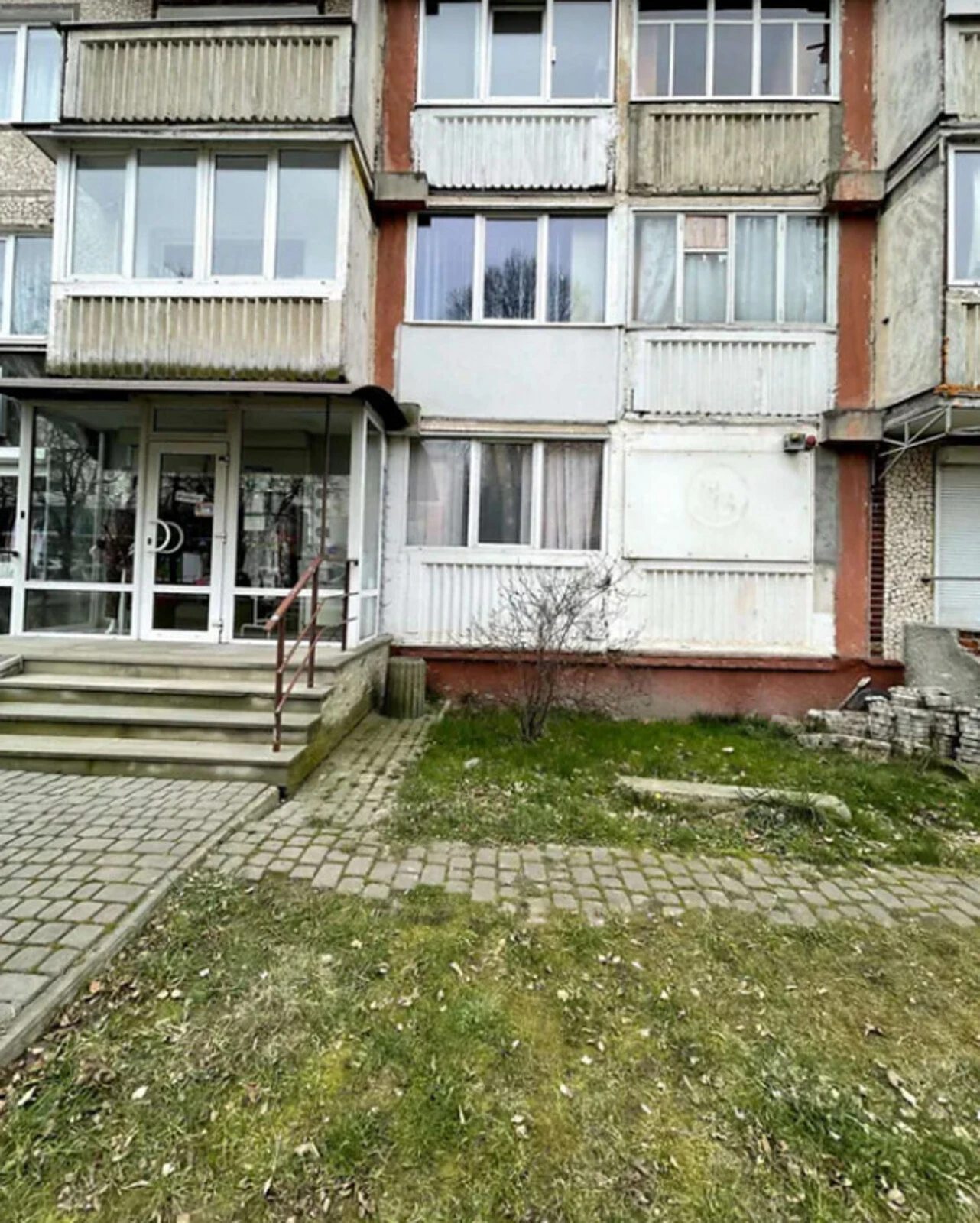 Продаж квартири. 3 rooms, 63 m², 1st floor/9 floors. Київська вул., Тернопіль. 