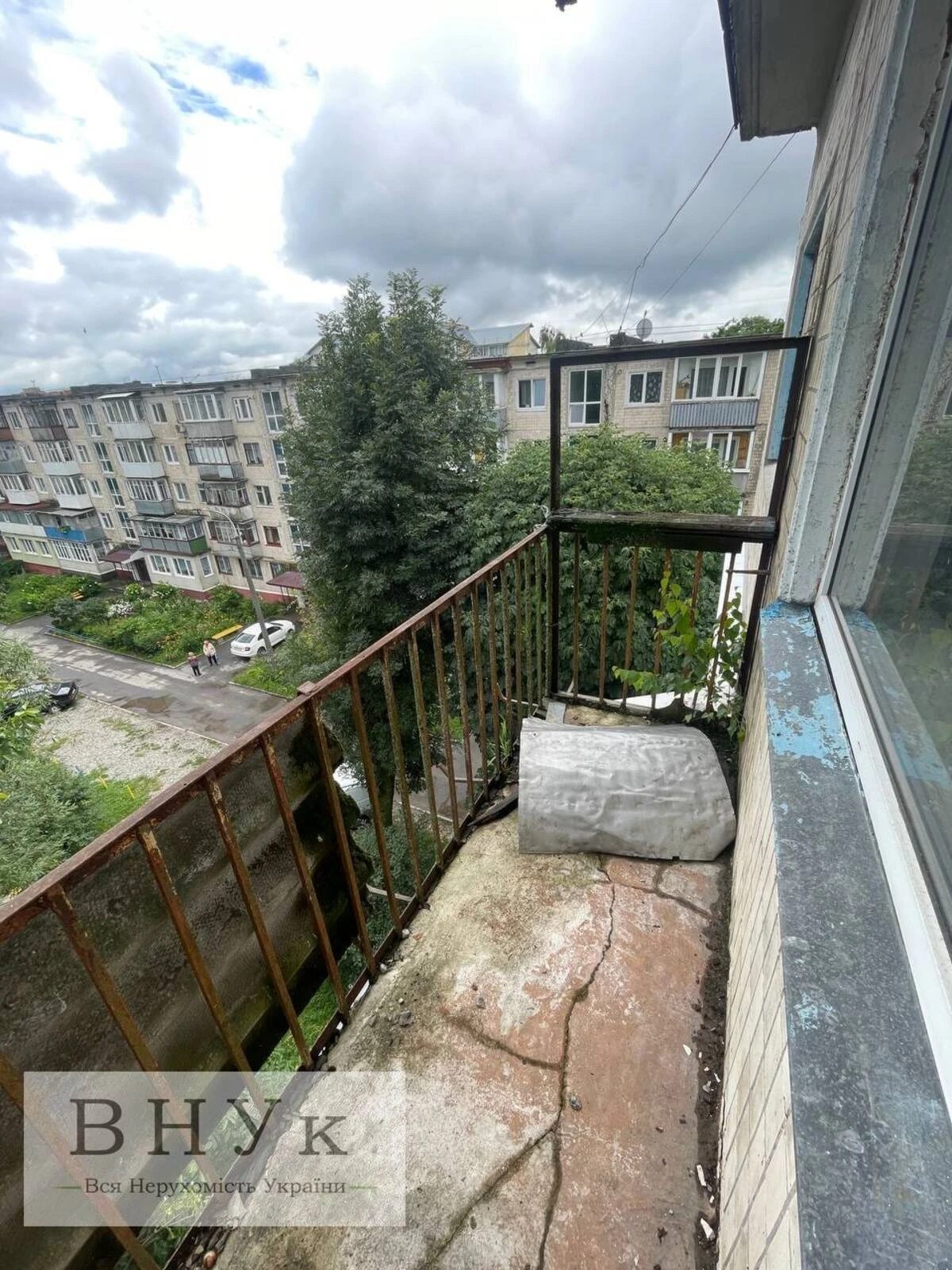 Apartments for sale. 4 rooms, 59 m², 5th floor/5 floors. Heroyiv Krut , Ternopil. 