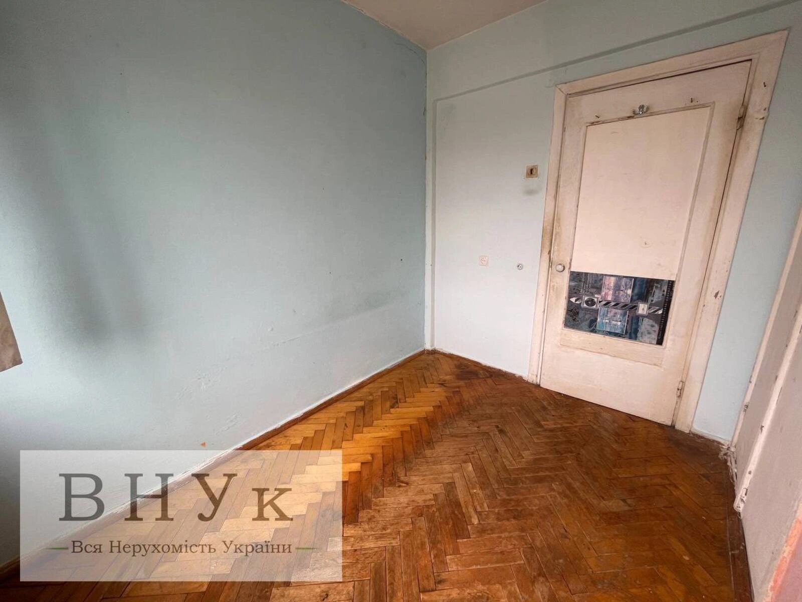 Apartments for sale. 4 rooms, 59 m², 5th floor/5 floors. Heroyiv Krut , Ternopil. 