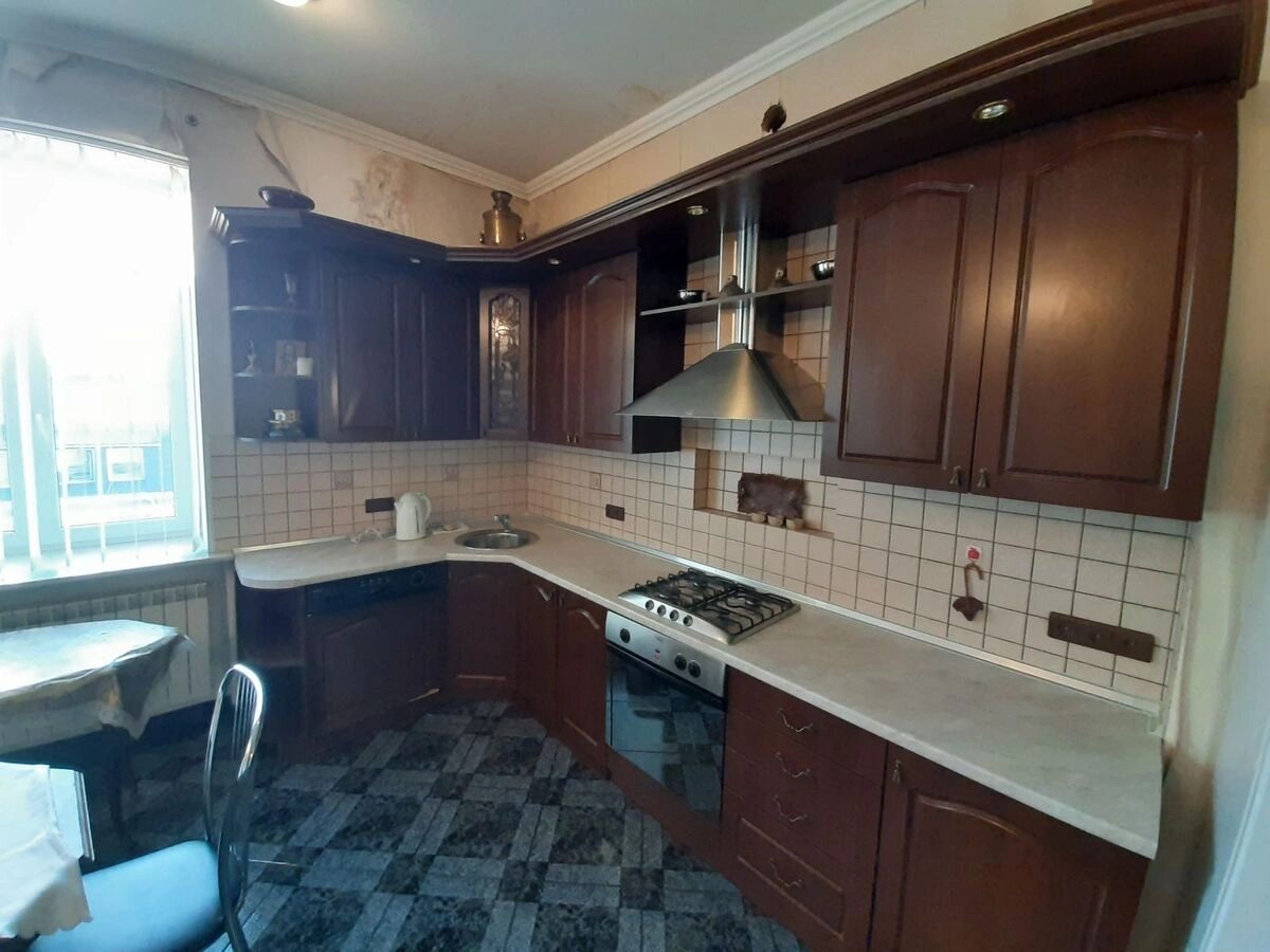 Apartment for rent. 2 rooms, 64 m², 5th floor/5 floors. 25, Yevhena Chykalenka vul. Pushkinska, Kyiv. 