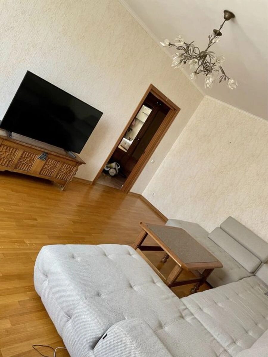 Apartment for rent. 3 rooms, 105 m², 7th floor/15 floors. Valeriya Lobanovskoho prosp. Chervonozoryanyy, Kyiv. 