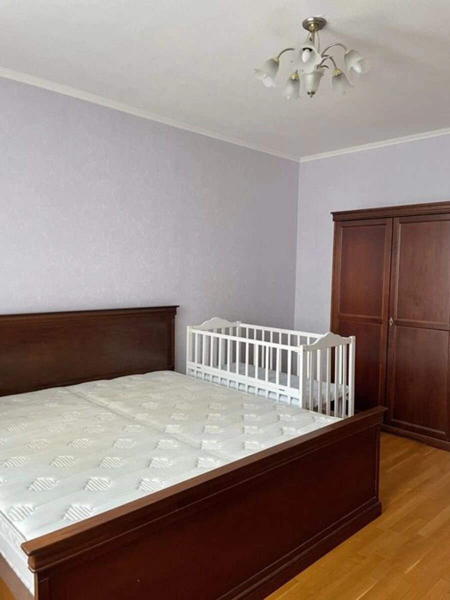 Сдам квартиру. 3 rooms, 105 m², 7th floor/15 floors. Валерія Лобановського просп. (Червонозоряний), Киев. 