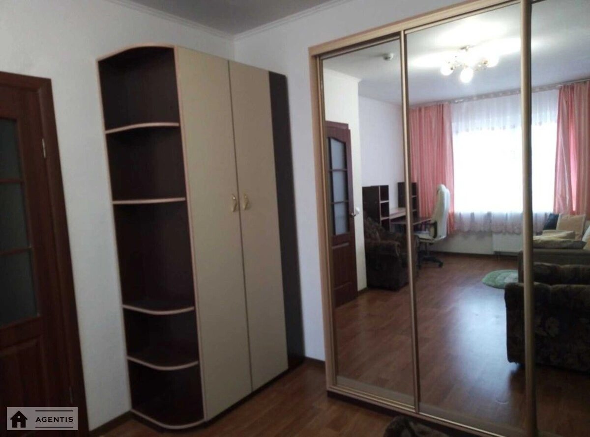 Сдам квартиру 1 комната, 39 m², 7 эт./25 этажей. 7, Софії Русової вул., Киев. 