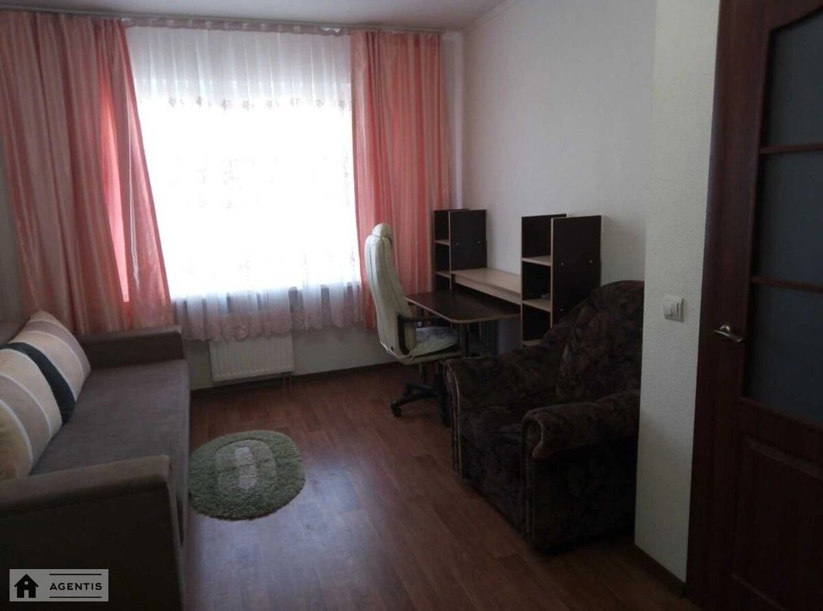 Сдам квартиру 1 комната, 39 m², 7 эт./25 этажей. 7, Софії Русової вул., Киев. 