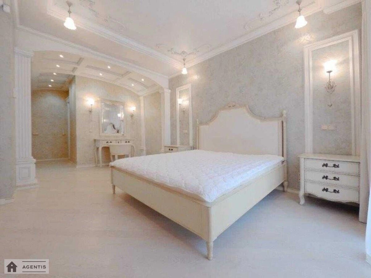 Сдам квартиру 4 комнаты, 153 m², 3 эт./22 этажа. 18, Институтская 18, Киев. 