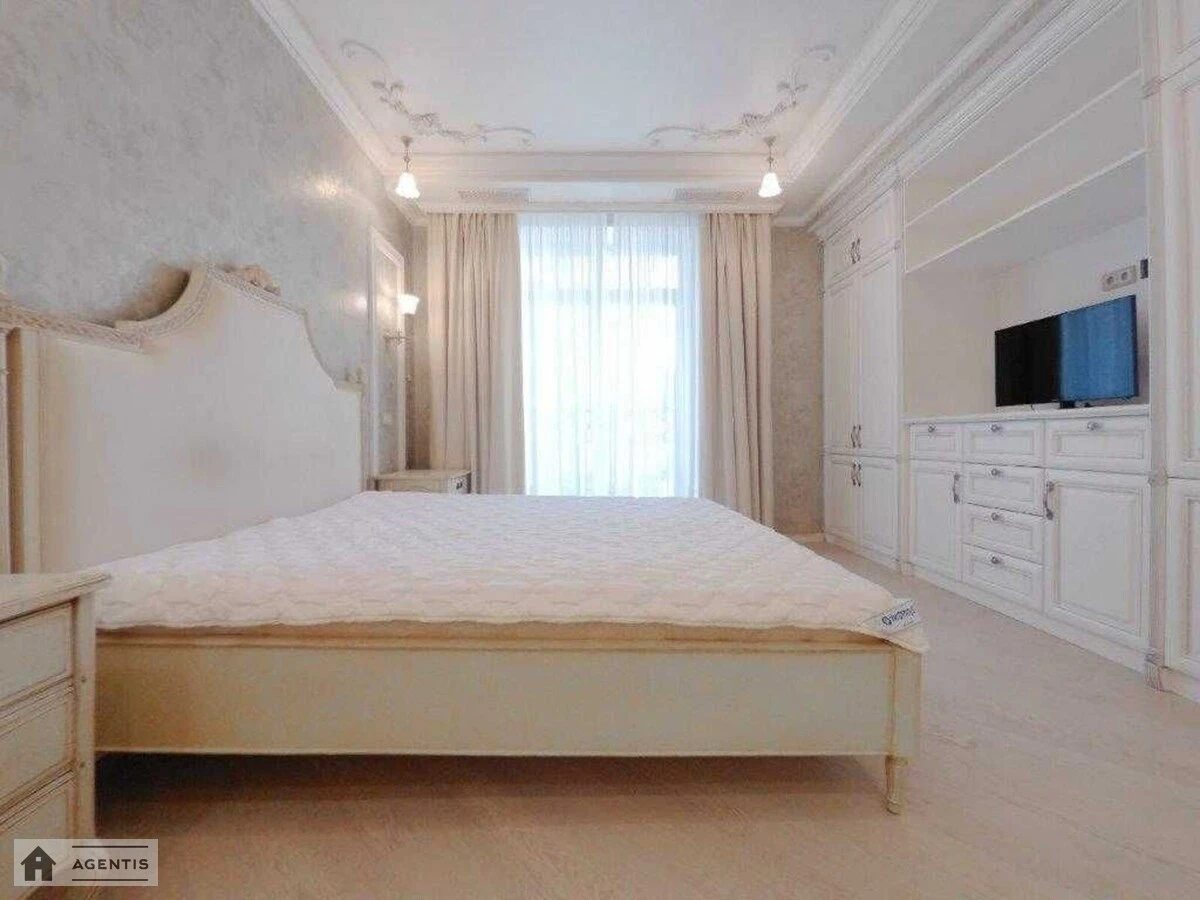 Сдам квартиру 4 комнаты, 153 m², 3 эт./22 этажа. 18, Институтская 18, Киев. 