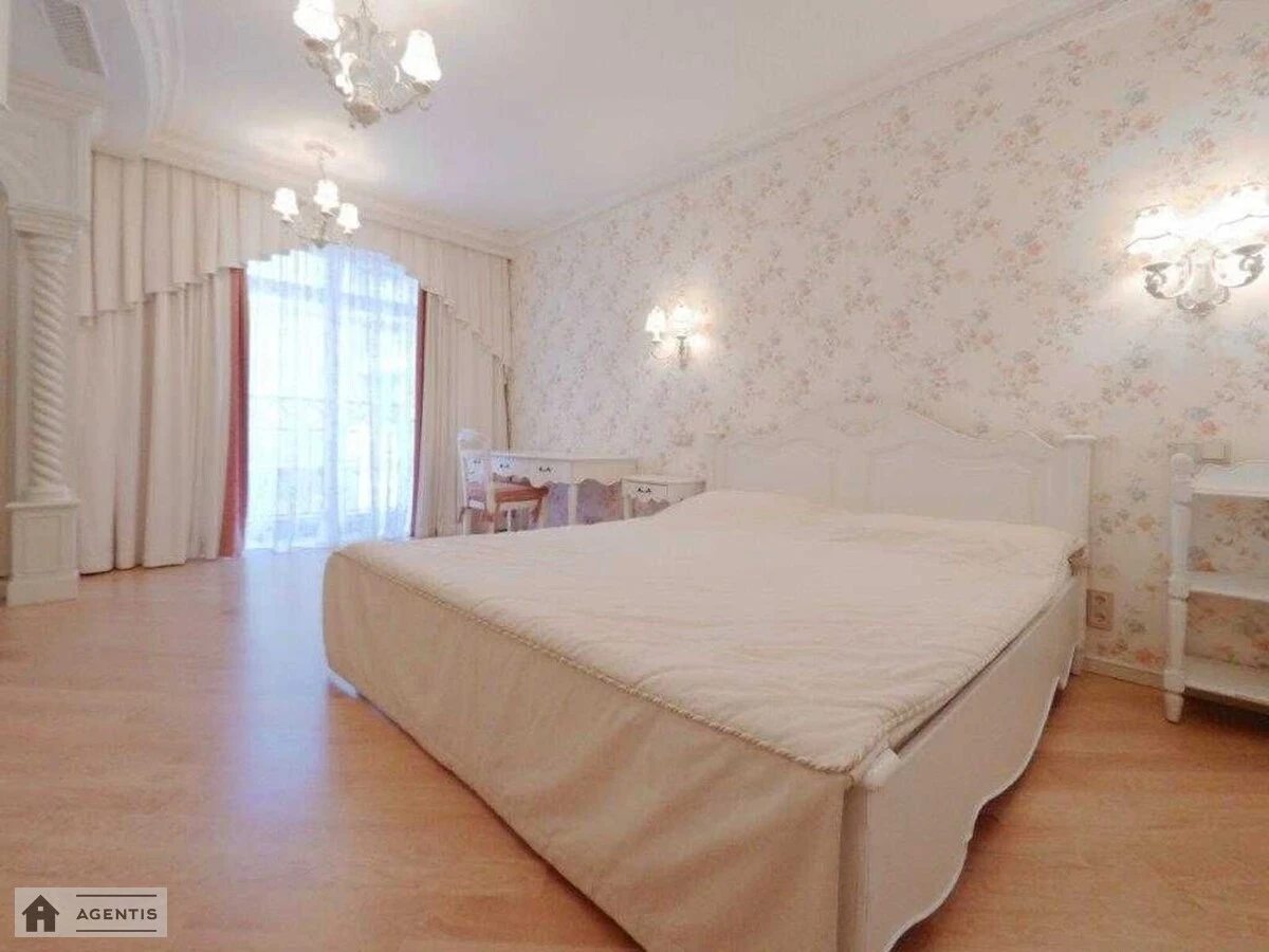 Сдам квартиру 4 комнаты, 153 m², 3 эт./22 этажа. 18, Институтская 18, Киев. 