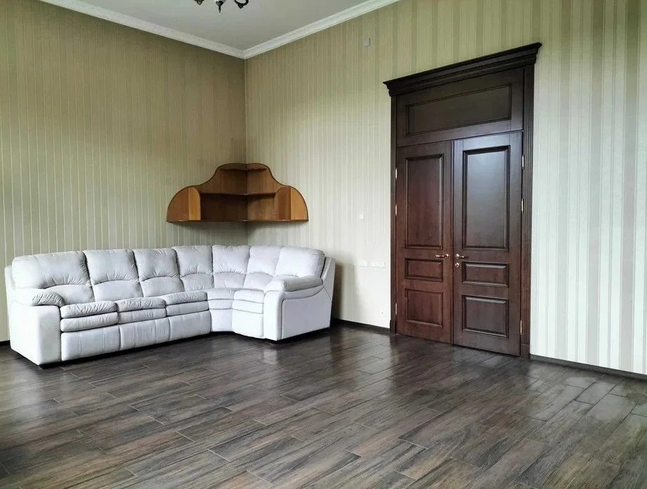 Продажа дома. 7 rooms, 500 m², 1 floor. 3, Садова, Шпитьки. 