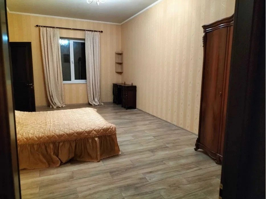 House for sale. 7 rooms, 500 m², 1 floor. 3, Sadova, Shpytky. 