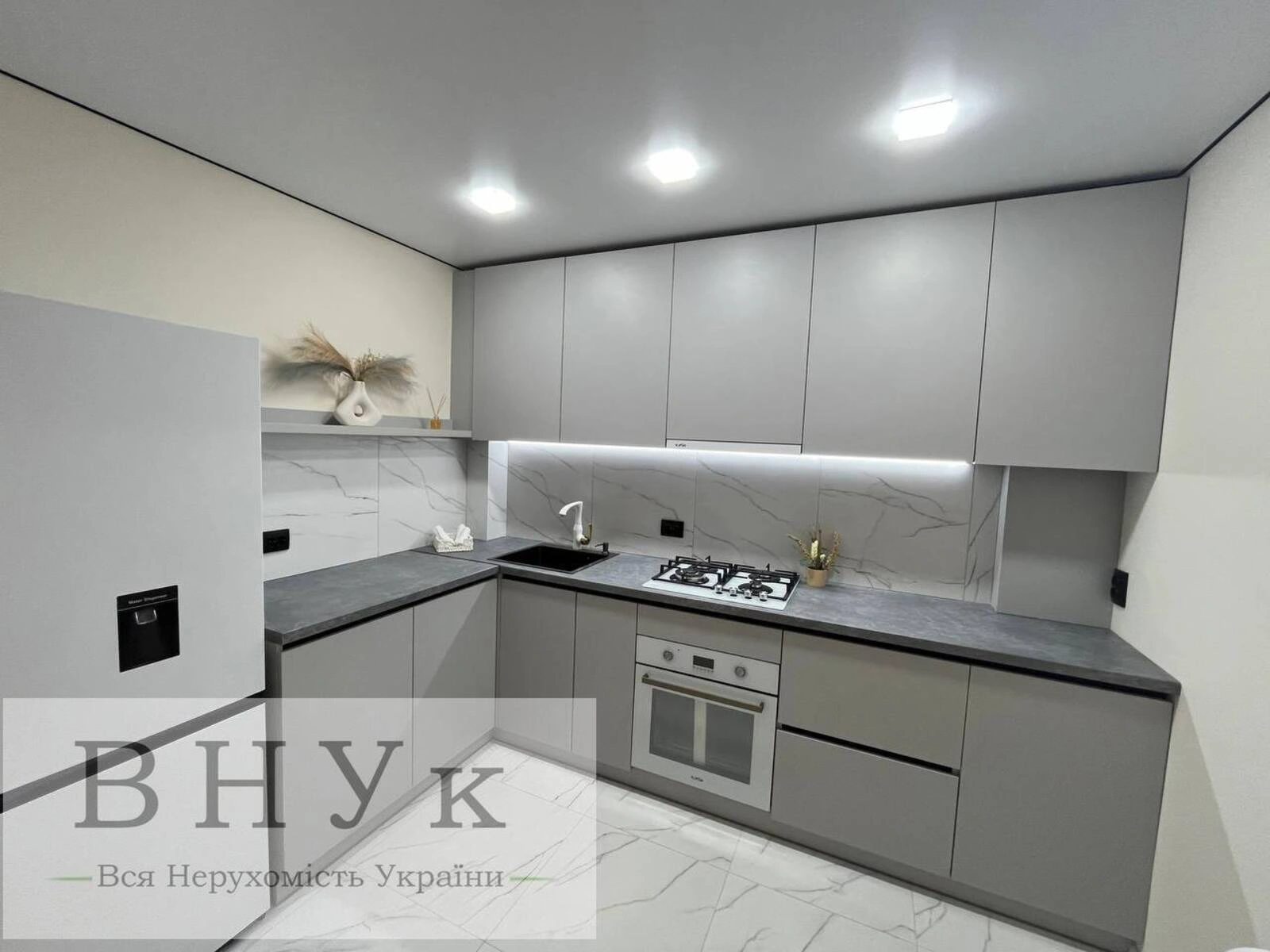 Продаж квартири 3 кімнати, 56 m², 1 пов./11 поверхів. Київська вул., Тернопіль. 