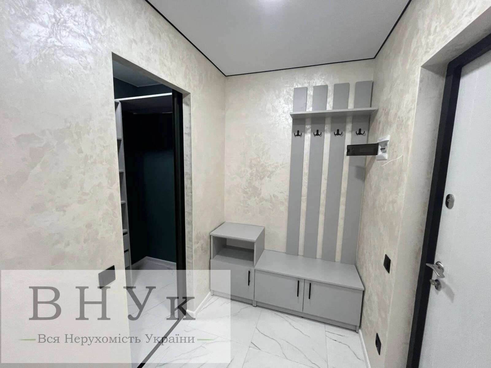 Продаж квартири 3 кімнати, 56 m², 1 пов./11 поверхів. Київська вул., Тернопіль. 