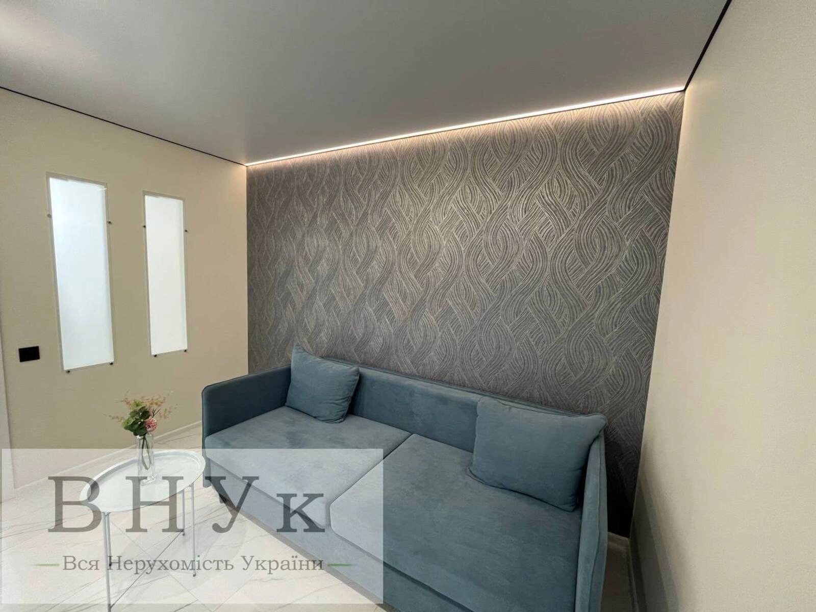 Apartments for sale. 3 rooms, 56 m², 1st floor/11 floors. Kyyivska vul., Ternopil. 