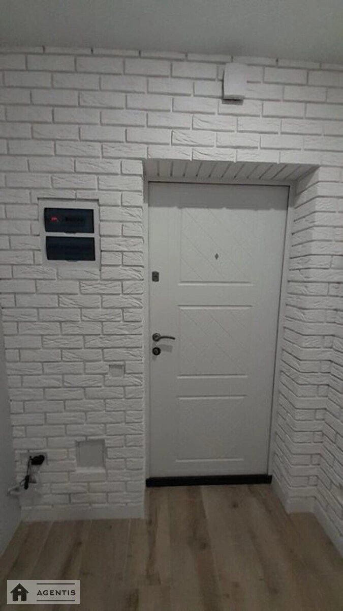 Сдам квартиру 2 комнаты, 58 m², 19 эт./26 этажей. 13, Соломії Крушельницької вул., Киев. 