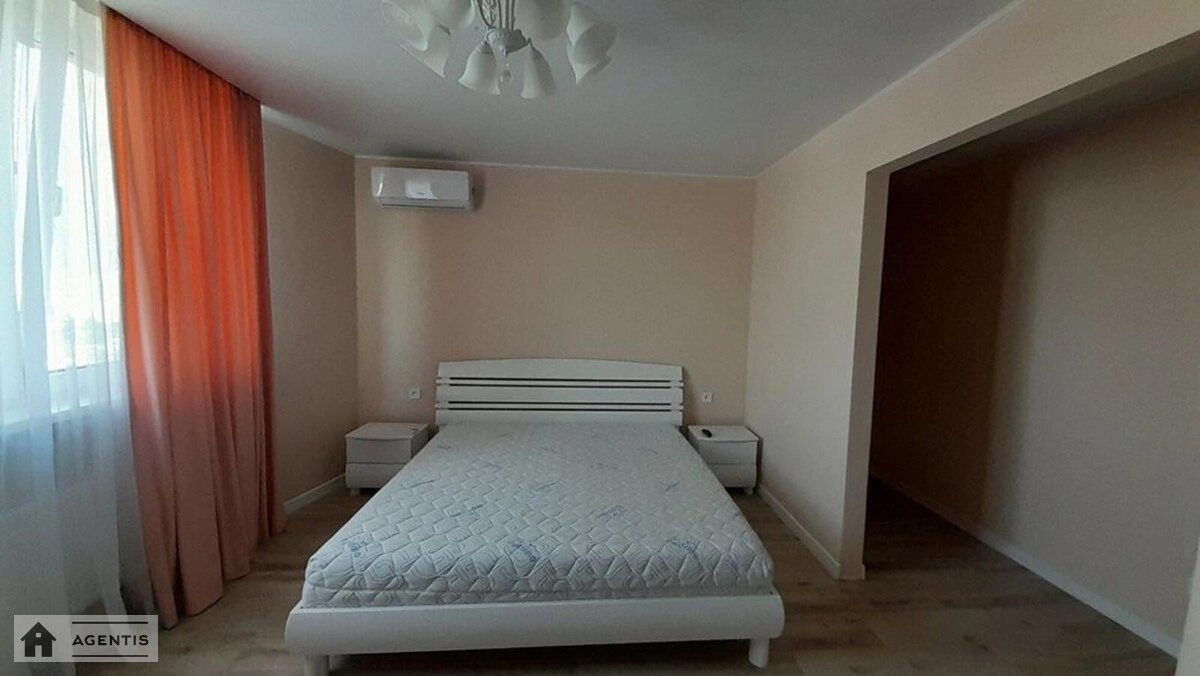 Сдам квартиру 2 комнаты, 58 m², 19 эт./26 этажей. 13, Соломії Крушельницької вул., Киев. 