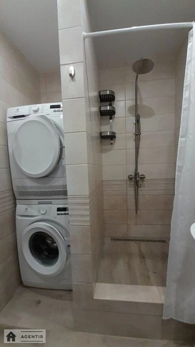 Сдам квартиру 2 комнаты, 58 m², 19 эт./26 этажей. 13, Соломії Крушельницької вул., Киев. 