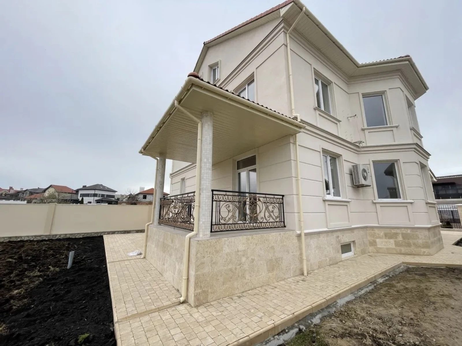 House for sale. 488 m², 3 floors. Lazurna vul., Odesa. 